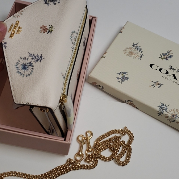 Coach Handbags - 🖤price slash🖤Coach Wallet with Chain